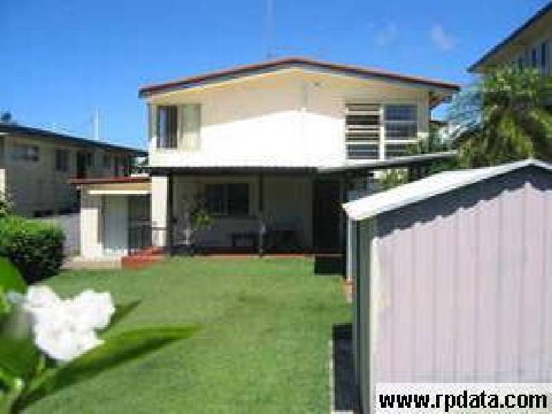 10 Reynolds Avenue, Labrador QLD 4215