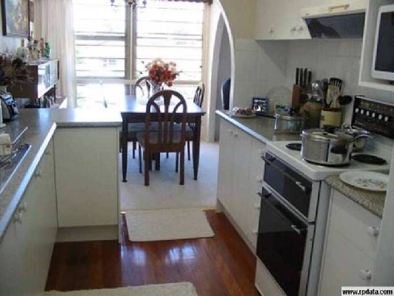 10 Reynolds Avenue, Labrador QLD 4215