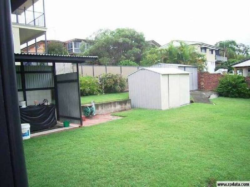 10 Reynolds Avenue, Labrador QLD 4215