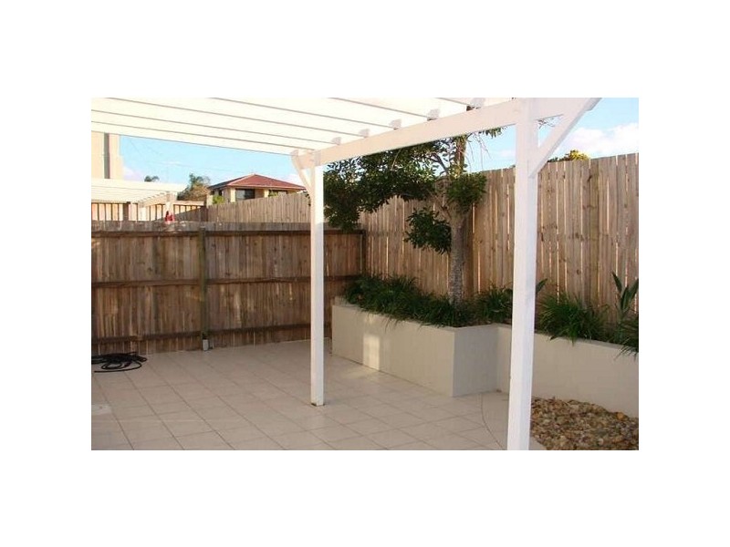 3/9 Government Road, Labrador QLD 4215