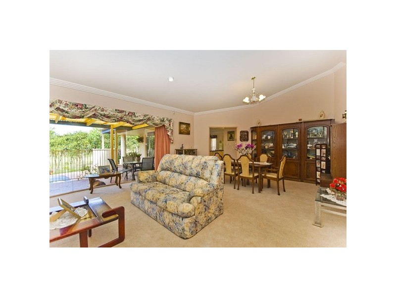 37 Chichester Drive, Arundel QLD 4214