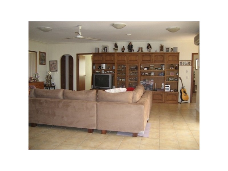 7 Menzies Close, Arundel QLD 4214
