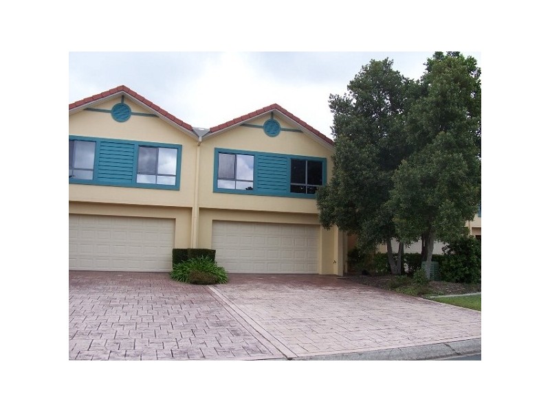 4/125 Santa Cruz, Clear Island Waters QLD 4226