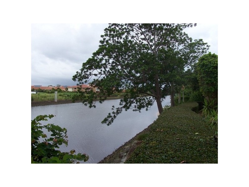 4/125 Santa Cruz, Clear Island Waters QLD 4226