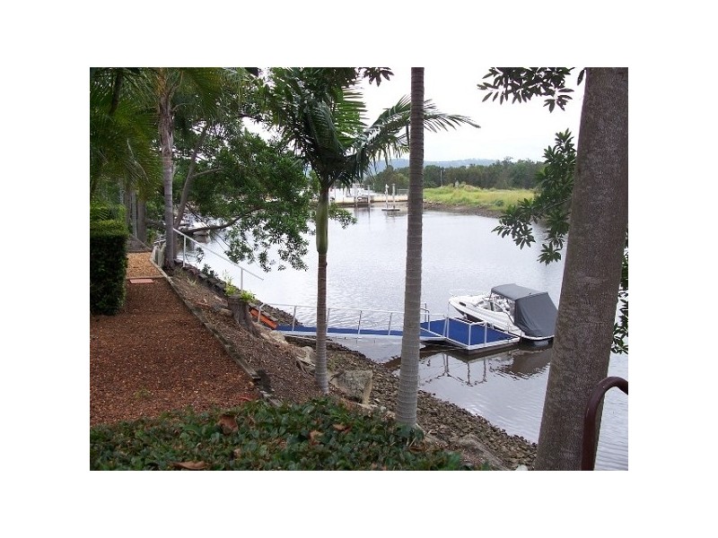 4/125 Santa Cruz, Clear Island Waters QLD 4226