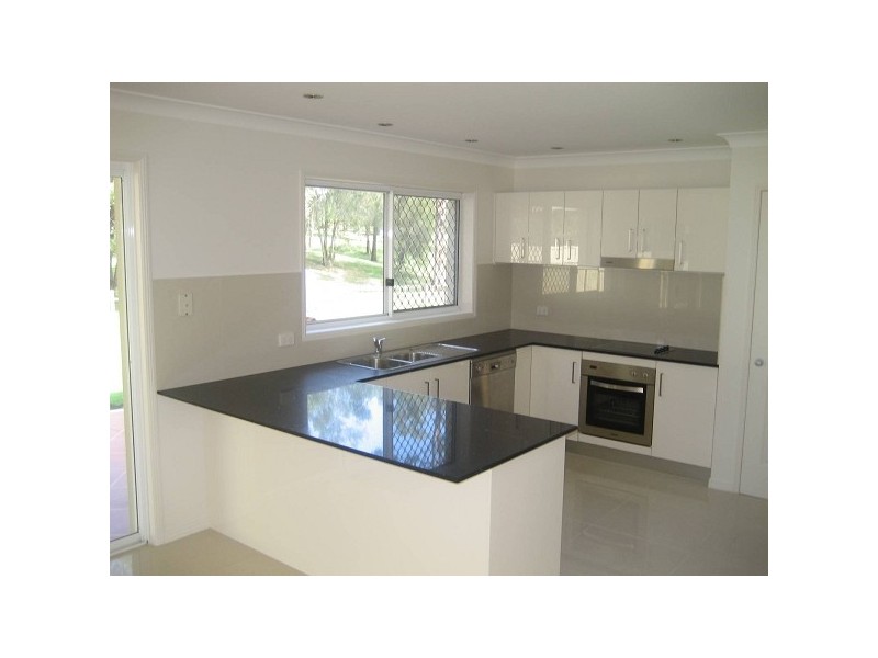 18 Herington Close, Arundel QLD 4214