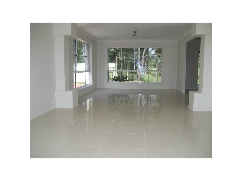 18 Herington Close, Arundel QLD 4214