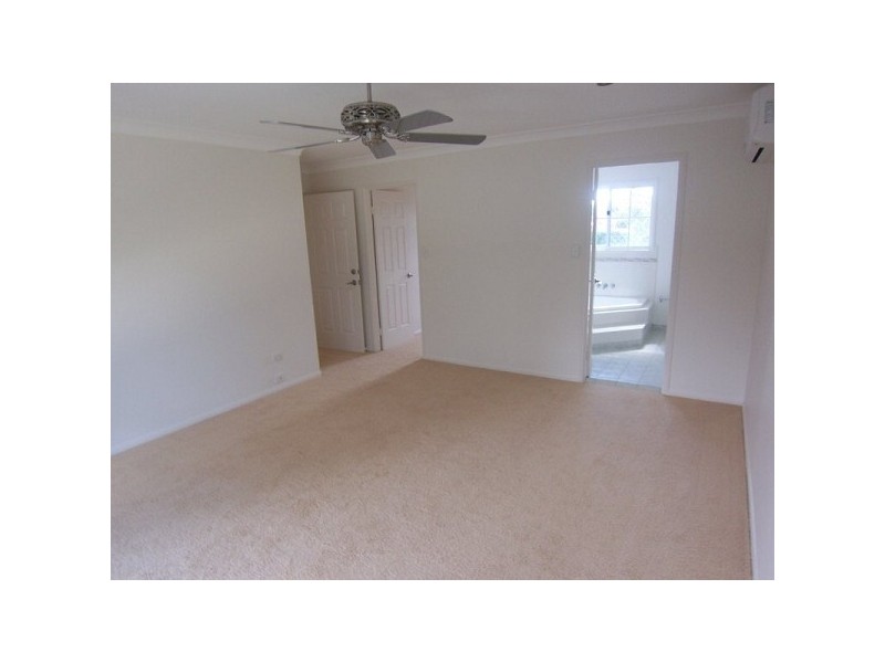 18 Herington Close, Arundel QLD 4214