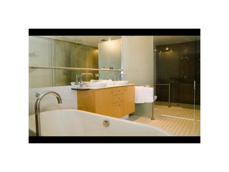 402/17 Albert Avenue, Broadbeach QLD 4218