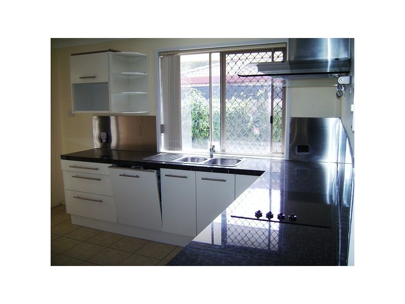 1/16 Nina Pde, Arundel QLD 4214