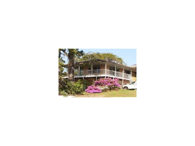 2 Golden Crescent, Southport QLD 4215