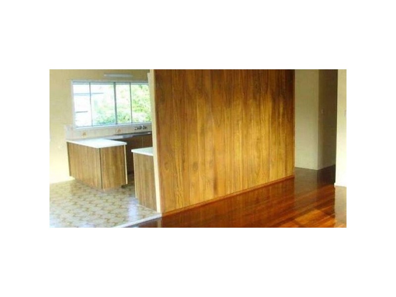 2 Golden Crescent, Southport QLD 4215