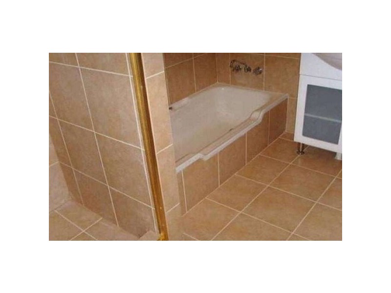 2 Golden Crescent, Southport QLD 4215