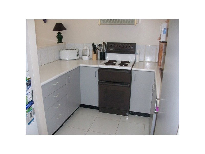 2/143 Central Street, Labrador QLD 4215