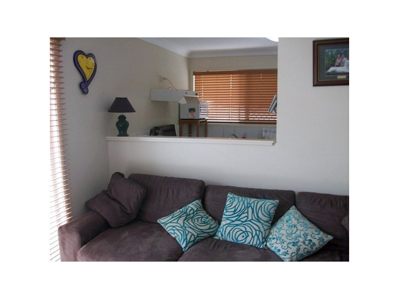 2/143 Central Street, Labrador QLD 4215