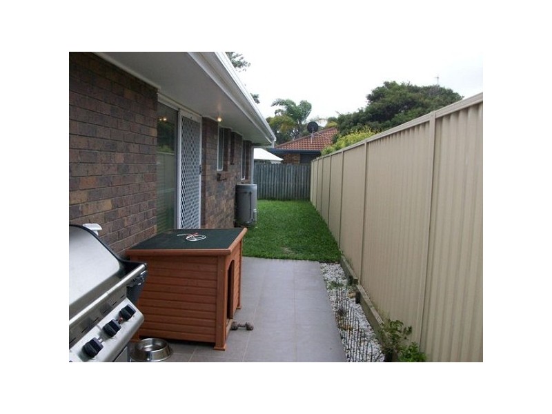 2/143 Central Street, Labrador QLD 4215