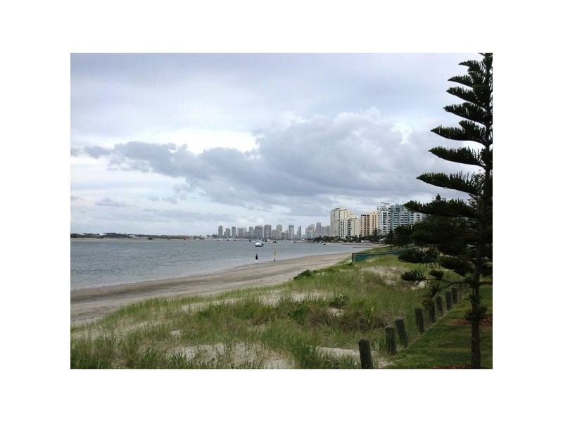 5/4 Brighton St, Biggera Waters QLD 4216