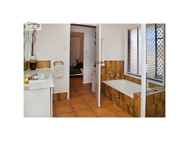 1/51 Corunna Crescent, Ashmore QLD 4214