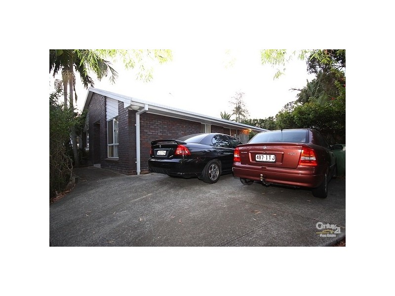 6 Guthrie Parade, Carrara QLD 4211