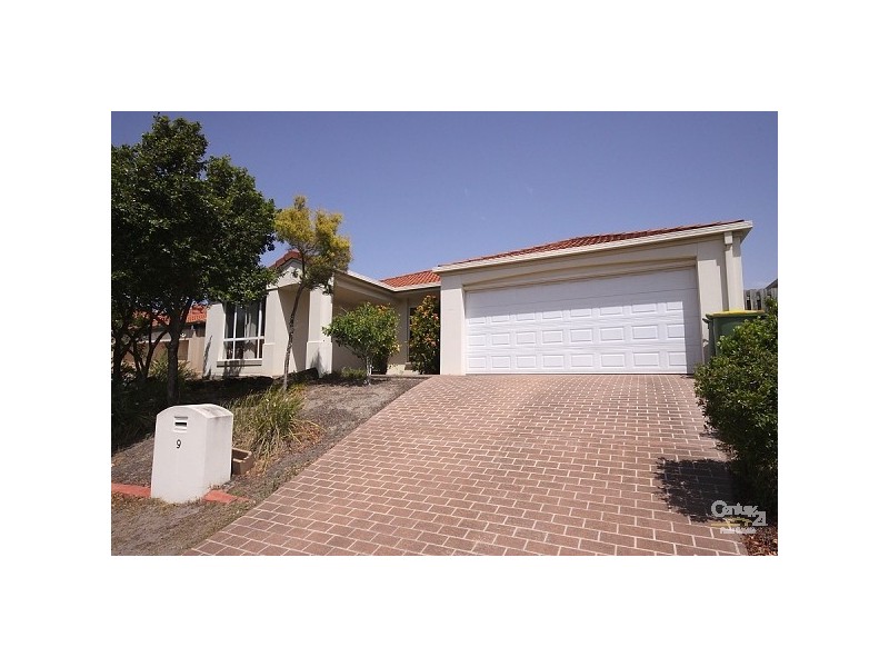 9 HARROW PLACE, Arundel QLD 4214
