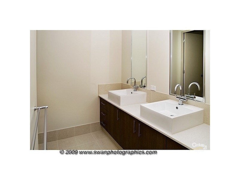 51A Canada Place, Arundel QLD 4214