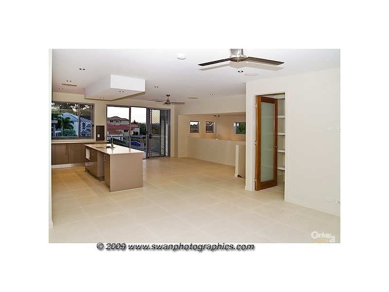 51B Canada Place, Arundel QLD 4214