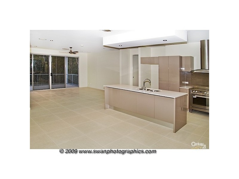 51B Canada Place, Arundel QLD 4214