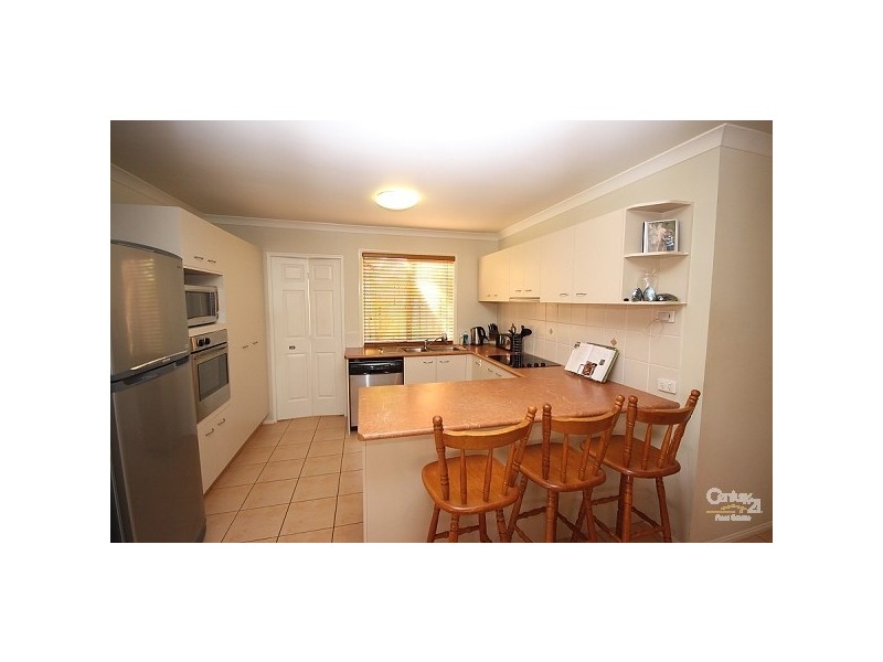 18 Madasin Close, Arundel QLD 4214