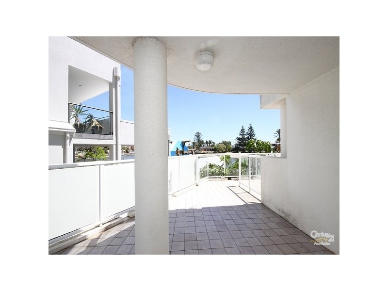 8/52 Back St, Biggera Waters QLD 4216