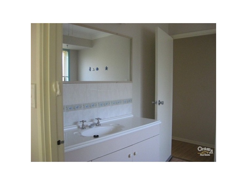 2/5 Beca, Arundel QLD 4214