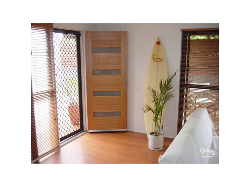 2/4 Boea, Arundel QLD 4214