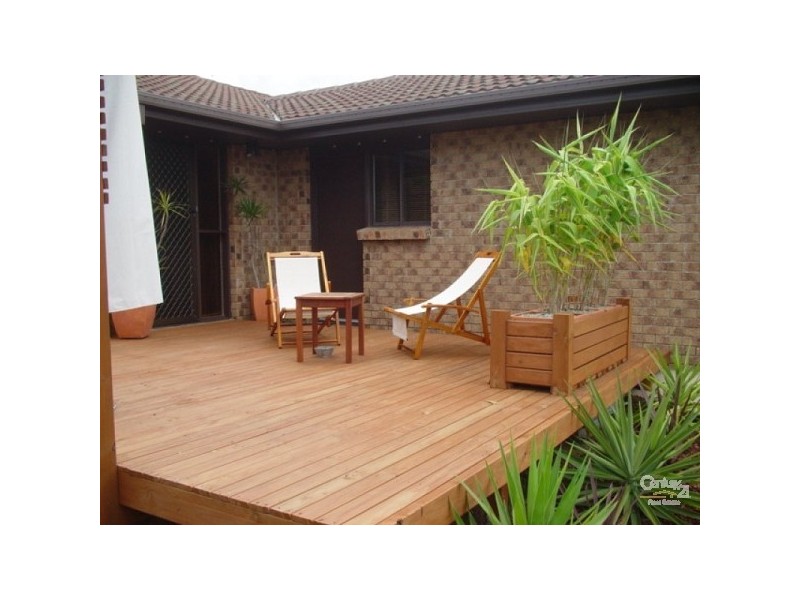 2/4 Boea, Arundel QLD 4214