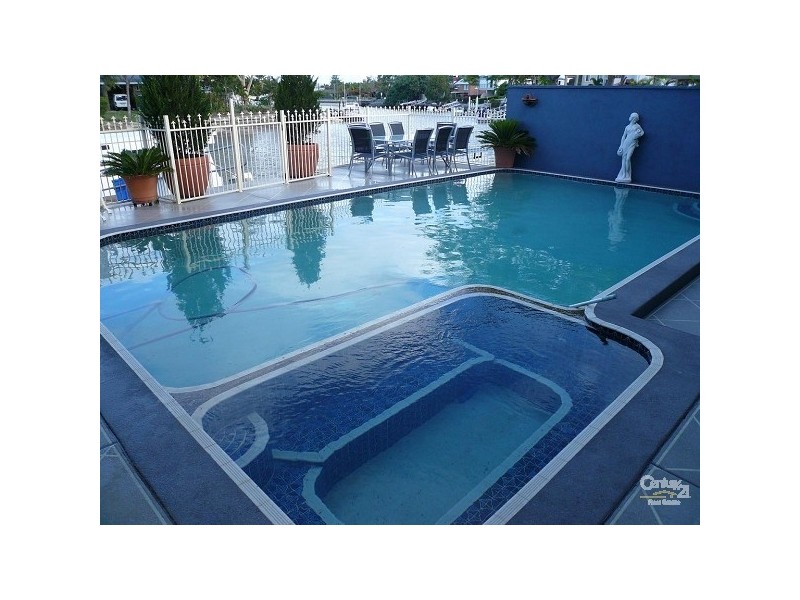 1/5 Perry Place, Biggera Waters QLD 4216