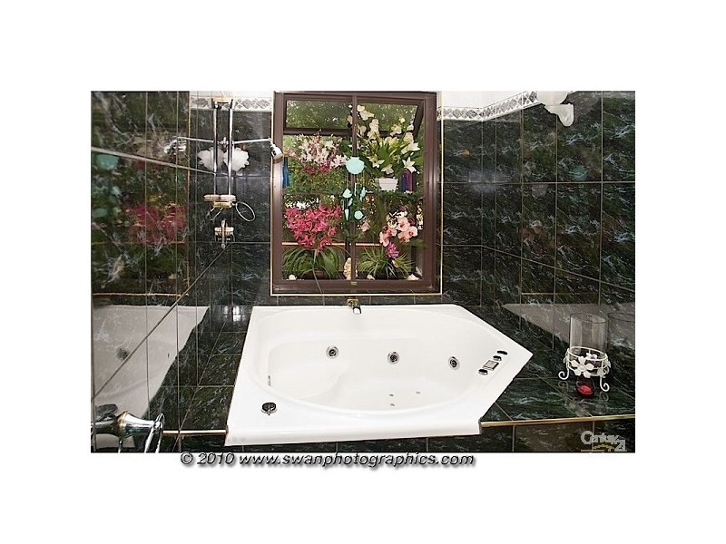 70 Broad Street, Labrador QLD 4215