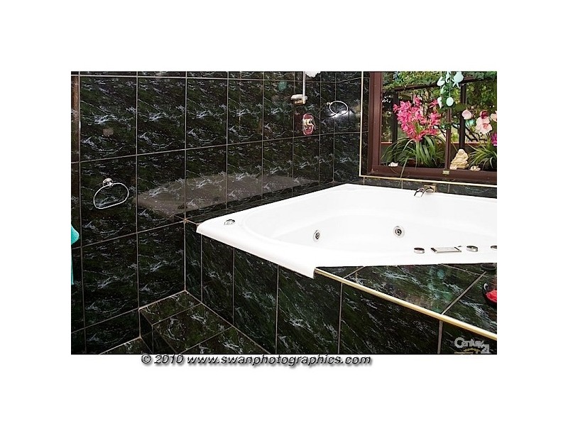 70 Broad Street, Labrador QLD 4215