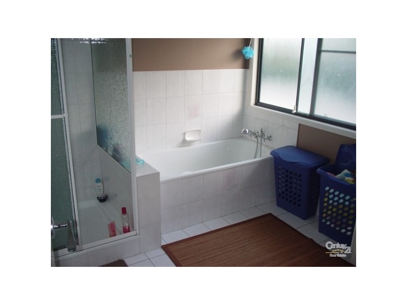 7 Lyons Ct, Arundel QLD 4214