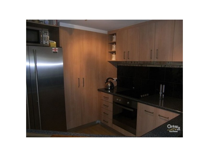 1/77 Olsen Avenue, Labrador QLD 4215