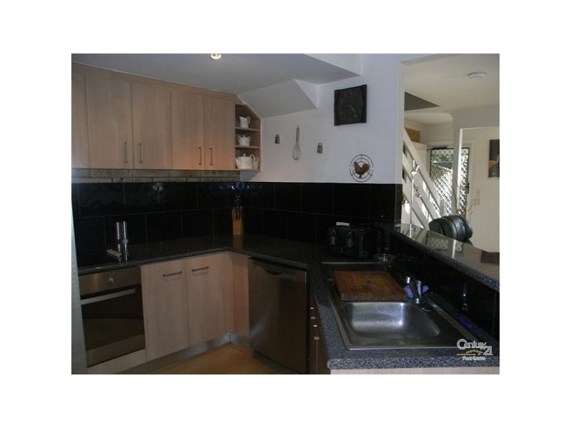 1/77 Olsen Avenue, Labrador QLD 4215