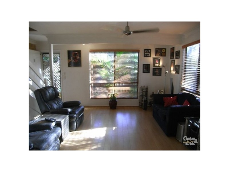 1/77 Olsen Avenue, Labrador QLD 4215