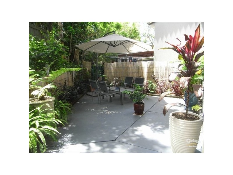 1/77 Olsen Avenue, Labrador QLD 4215