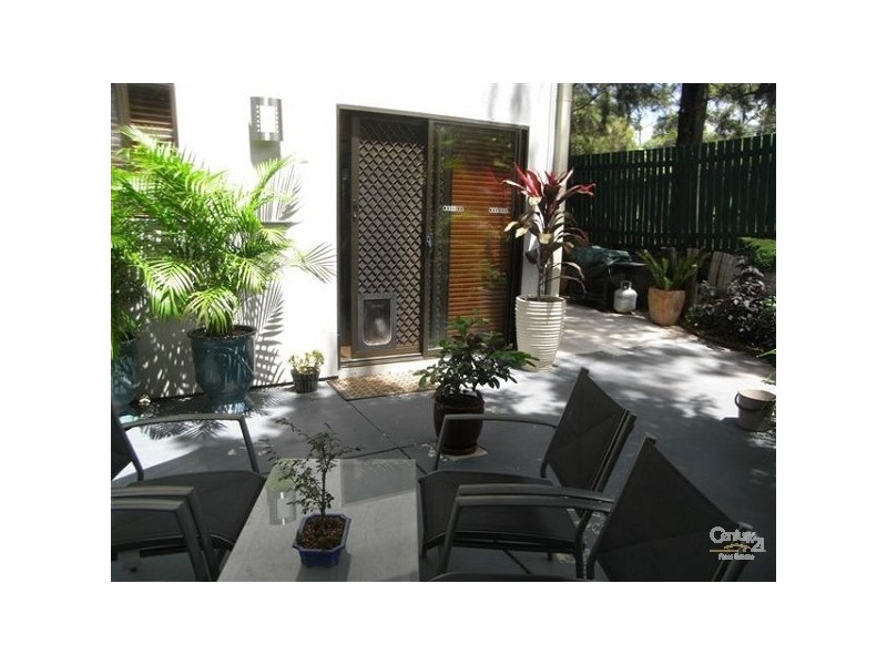 1/77 Olsen Avenue, Labrador QLD 4215