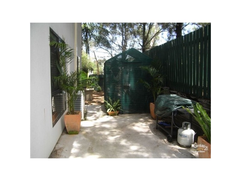 1/77 Olsen Avenue, Labrador QLD 4215