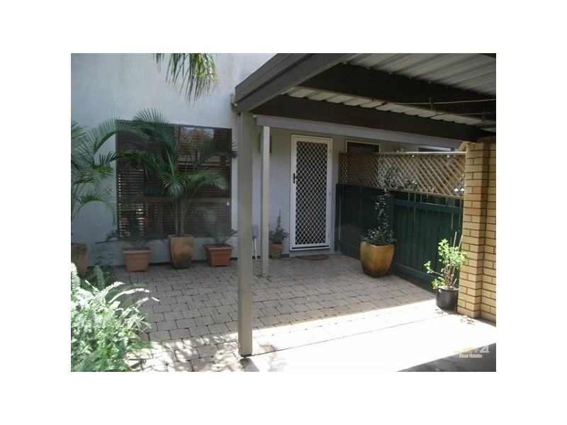 1/77 Olsen Avenue, Labrador QLD 4215