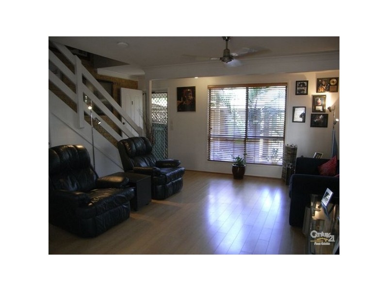 1/77 Olsen Avenue, Labrador QLD 4215