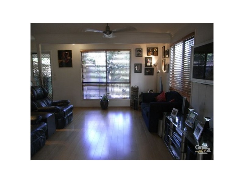 1/77 Olsen Avenue, Labrador QLD 4215