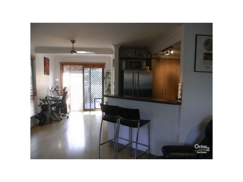 1/77 Olsen Avenue, Labrador QLD 4215