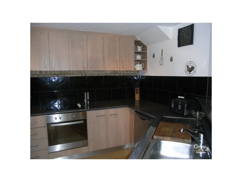 1/77 Olsen Avenue, Labrador QLD 4215