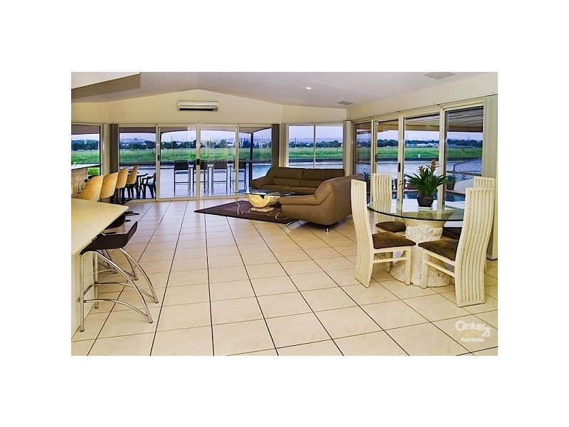 12 Anchorage Way, Biggera Waters QLD 4216