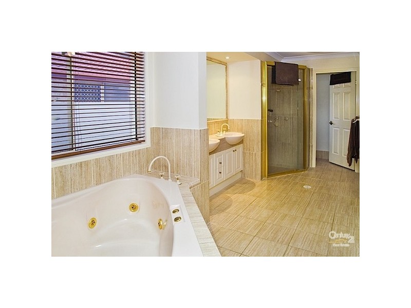 12 Anchorage Way, Biggera Waters QLD 4216