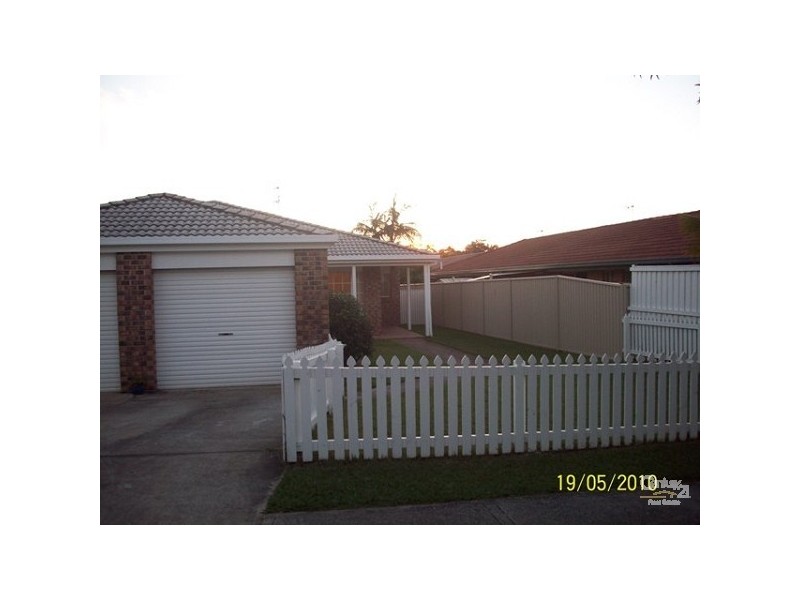 2/12 Freemam Street, Labrador QLD 4215